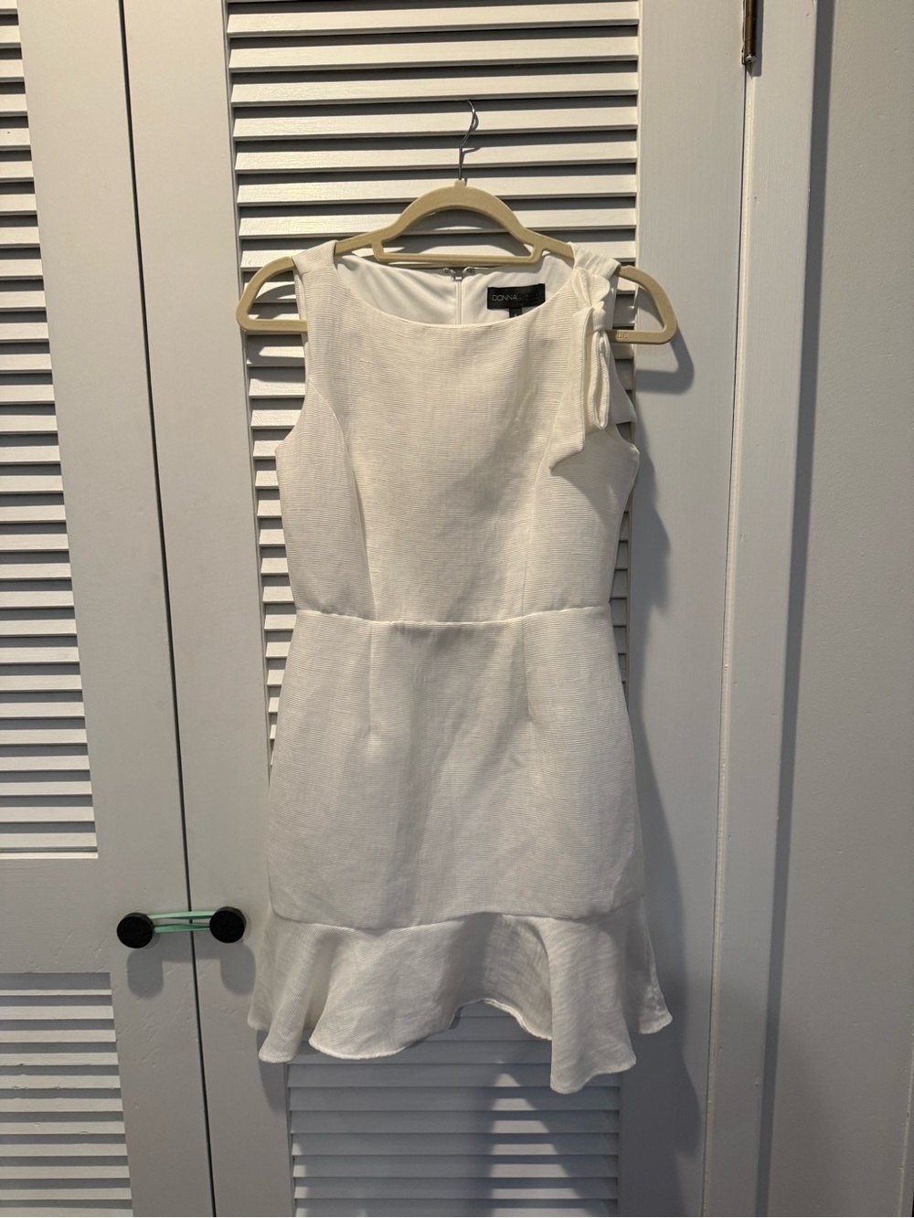Donna Ricco White Sleeveless Tie-Shoulder Ruffle-Hem Mini Dress